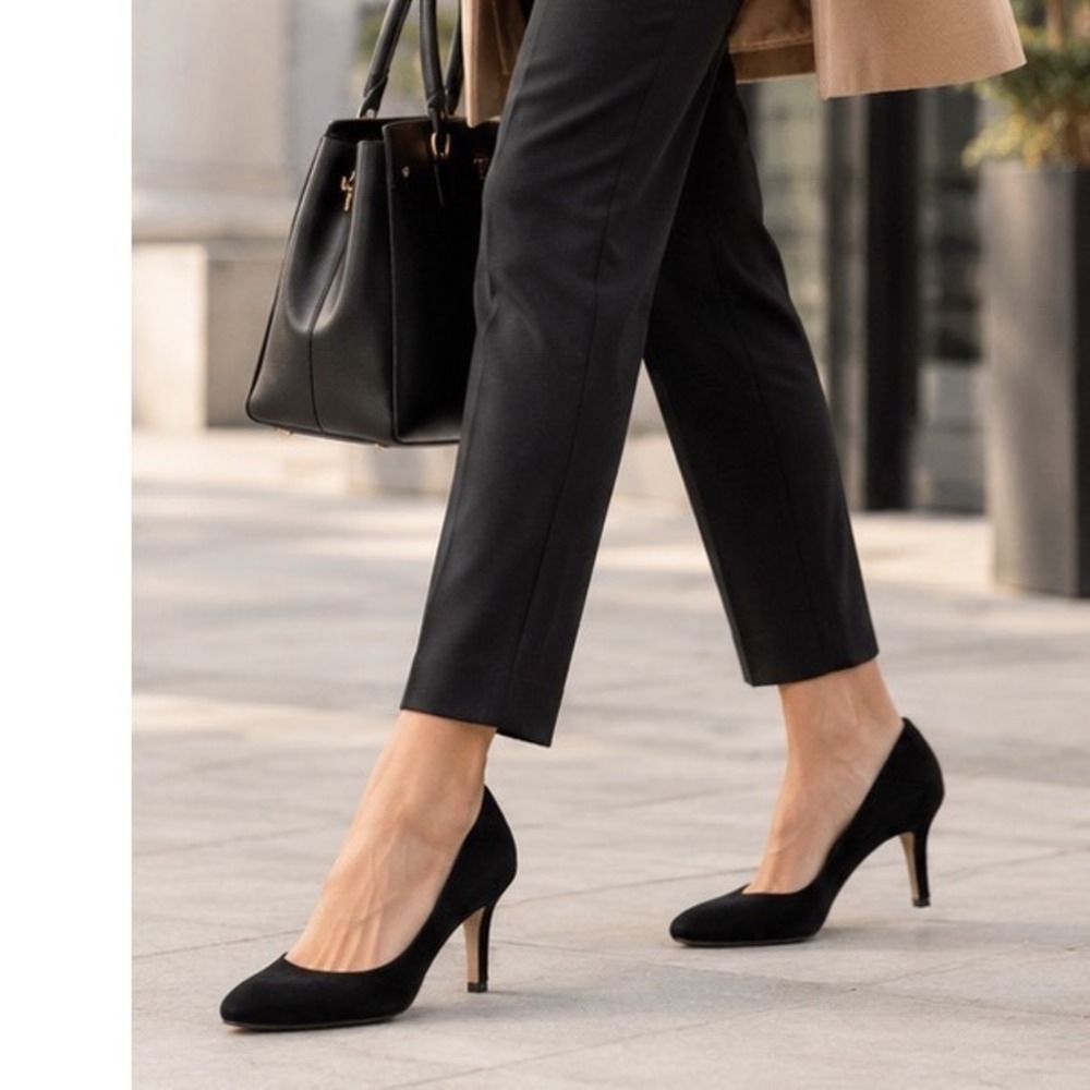 Vince Camuto Womens Black Suede Round Toe Stiletto Pumps Size 9M 39